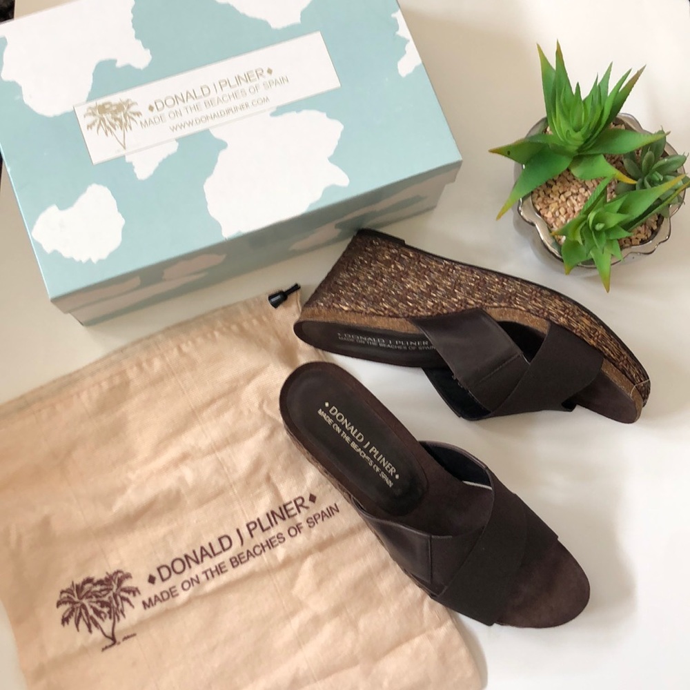 🆕 DONALD J PLINER Wedge Sandals
